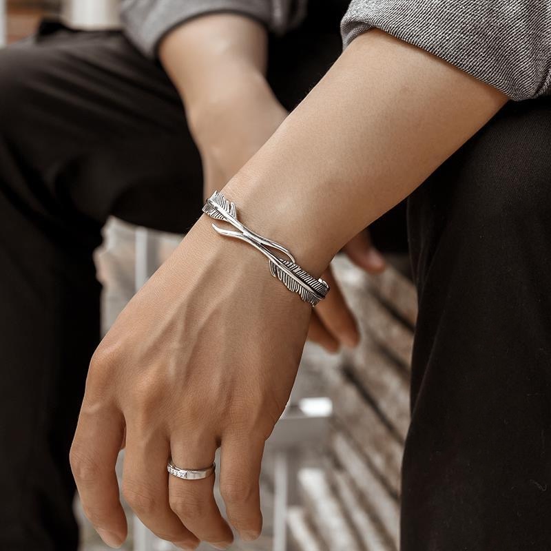 Gelang Model Terbuka Lapis Silver Desain Bulu Sayap Gaya Hip Hop Untuk Pria