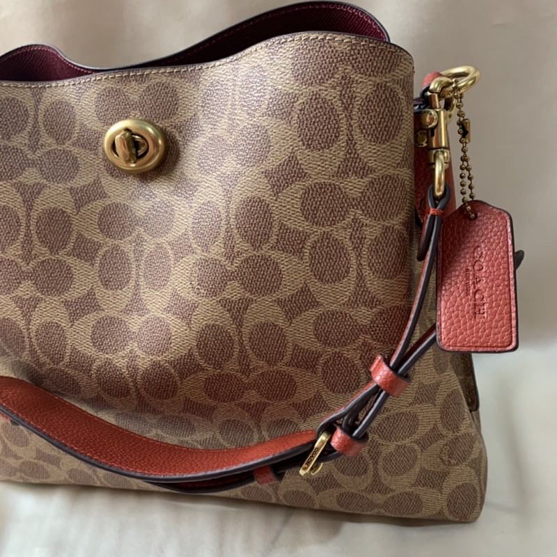 CH Willow Shoulder Bag In Signature Canvas  (C2745)