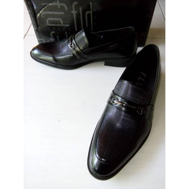 Sepatu pantofel pria Fladeo ori size 40,41