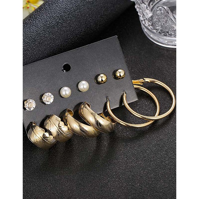 LRC Anting Set Fashion Golden Pearl And Feather Geometric Hoop Earring Set D84470