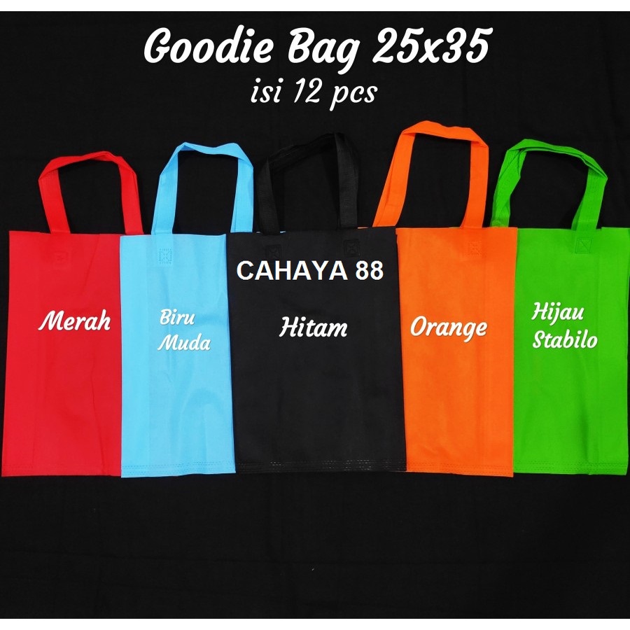 

Tas Kain Spundbond uk.25x35cm Goodie Bag Tas Sovenir Baju