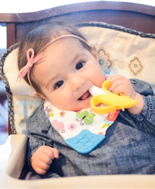 Nuby Banana Teether - Gigitan bayi