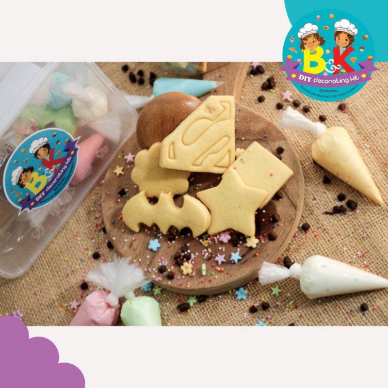 

DECORATING COOKIES BNK