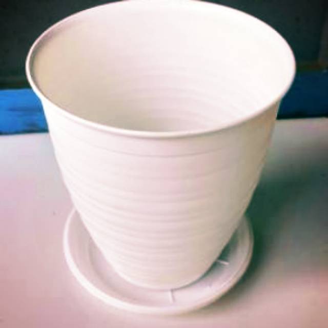 Pot tanaman hias (tawon ukuran 27) / pot bunga dengan piring tatakan