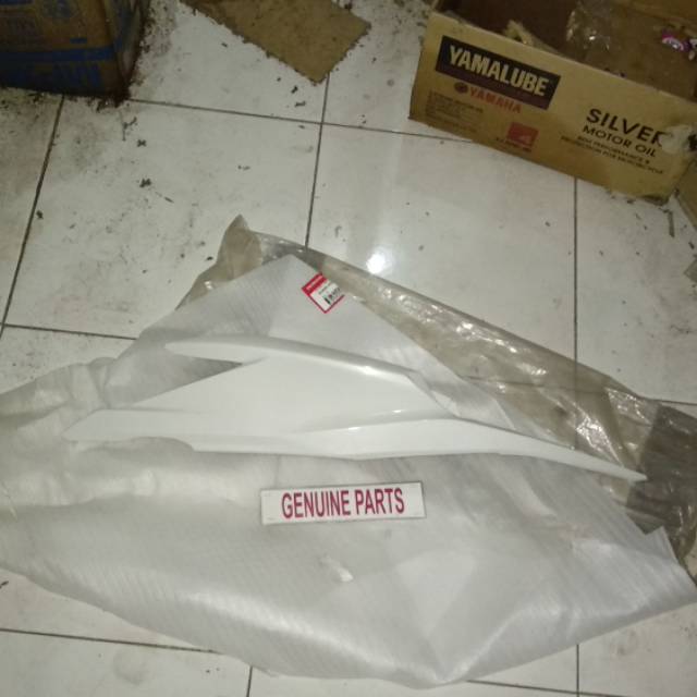 Cover Body Belakang Kanan Vario Techno 125 Fi Old 2013 2014 Putih 83600-KZR-600PFW Orginal Ahm