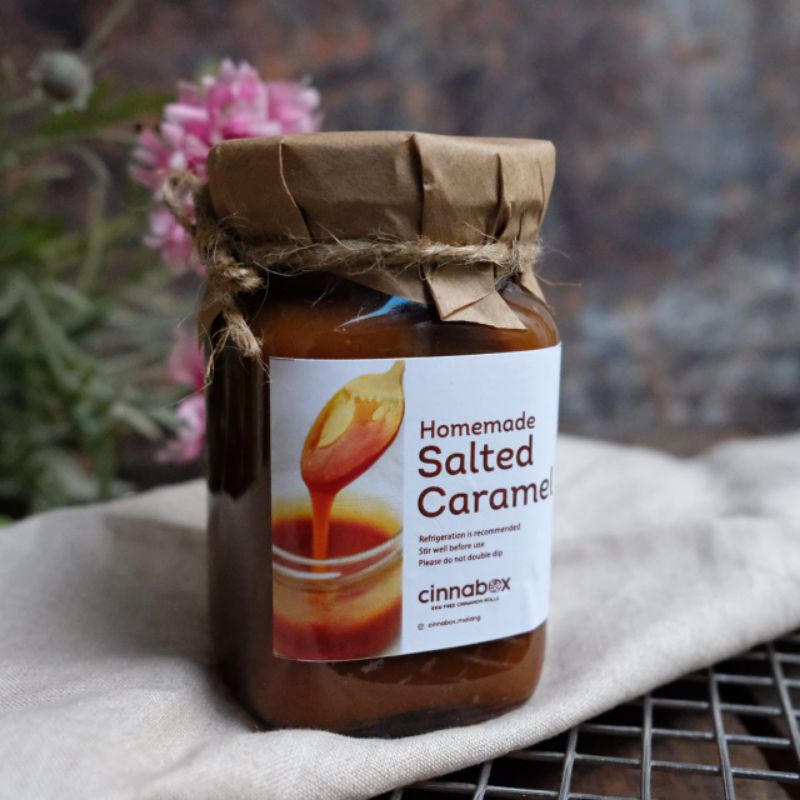 

HOMEMADE SALTED CARAMEL SPREAD CINNABOX