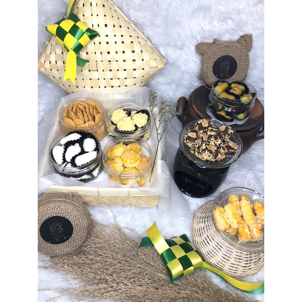 

Hampers Kue Lebaran Idhul Fitri by Dapoer Tjokro | 3 VARIANT PREMIUM PARCEL
