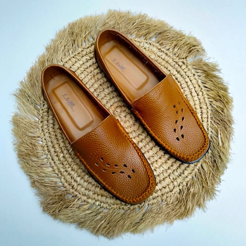 Sepatu santai wanita kulit asli nyaman lentur dan trendy warna TAN