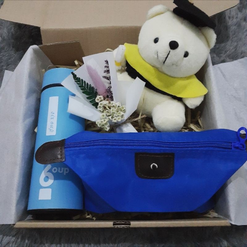 

Hampers / Gift Box Wisuda / Kado Wisuda Murah / Hampers Wisuda / Box Wisuda / Hadiah Wisuda /Box 7