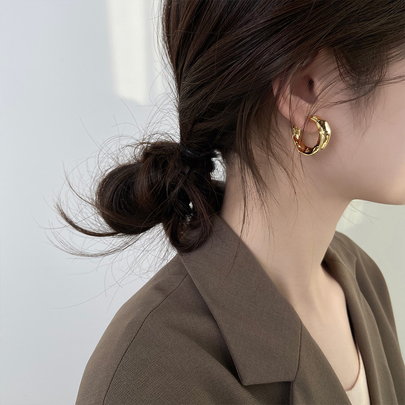 Anting-anting Berbentuk C Setengah Lingkaran Logam glossy vintage Sederhana Aksesoris Telinga Korea Wanita