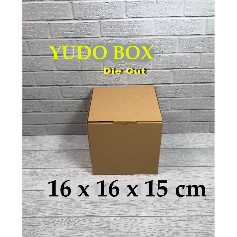 

Kardus karton uk. 16 x 16 x 15 cm...die cut box kotak Souvenir -dll