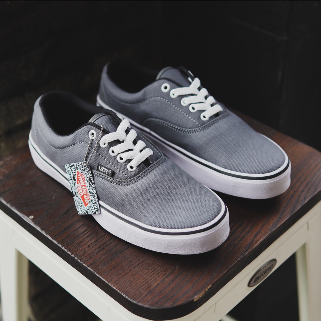 Promo Sepatu Sneaker Vans Classic Pria Dan Wanita Terlaris 2022 Sepatu Vans Pria Vanz Authentic Classik Terpopuler Black/White