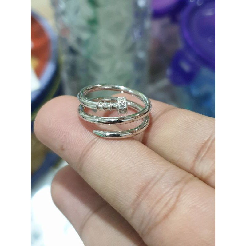 cincin emas putih spiral paku