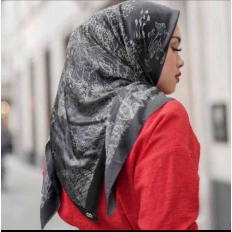 Preloved British Black Buttonscarves