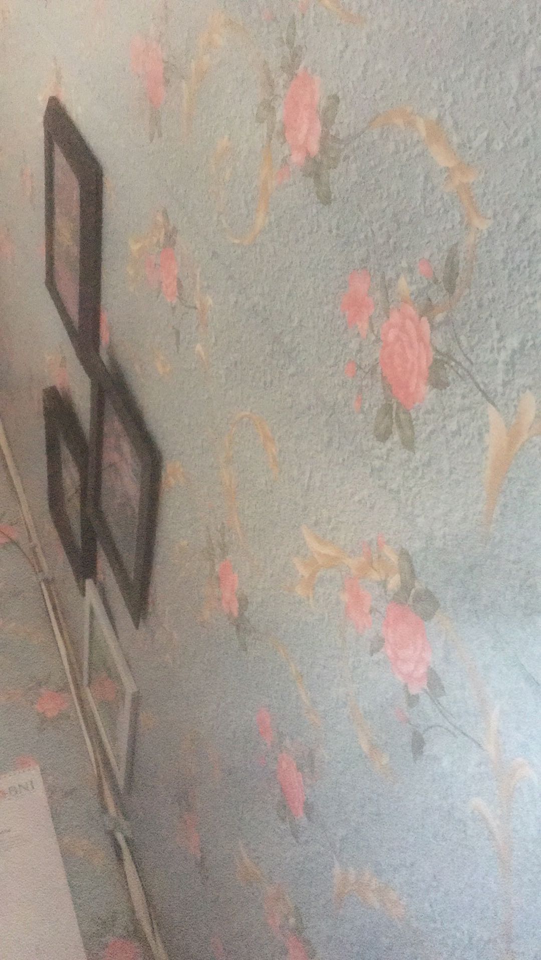 Walpaper Dinding Motif Mawar Pink Ulir Kuning 3d Kode Fs0812