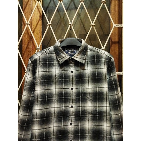kemeja soft flannel uniqlo second original S kemeja flanel gradasi veterano kasual pria murah terlar