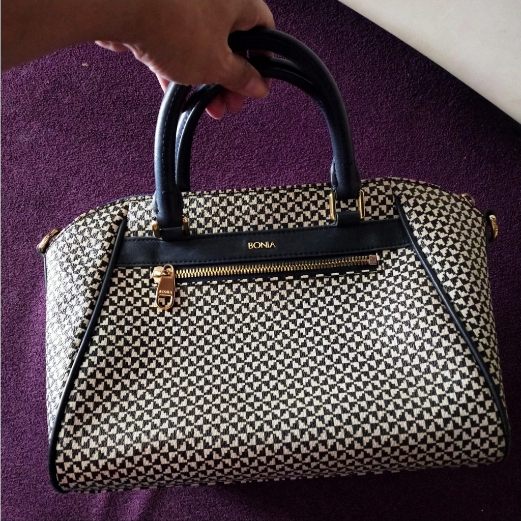 Tas Bonia Antigona Catur Tas wanita preloved