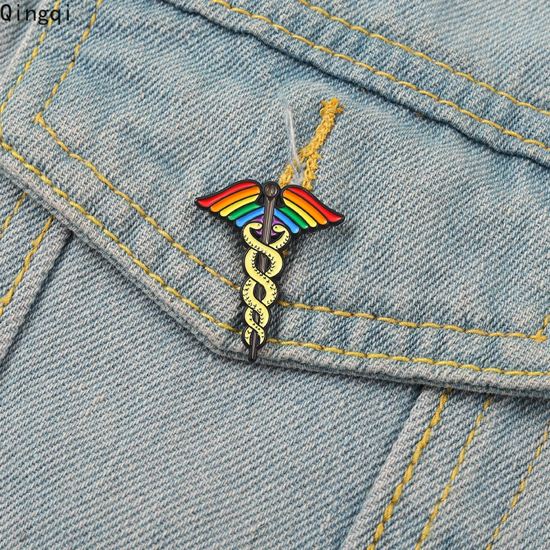 Bros Pin Enamel Bentuk Kartun Ular Dengan Sayap Warna Pelangi Bahan Alloy Untuk Hadiah