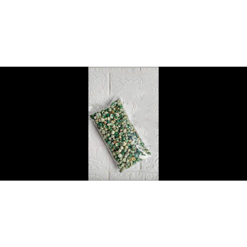 

cemilan kiloan kacang polong peyek
