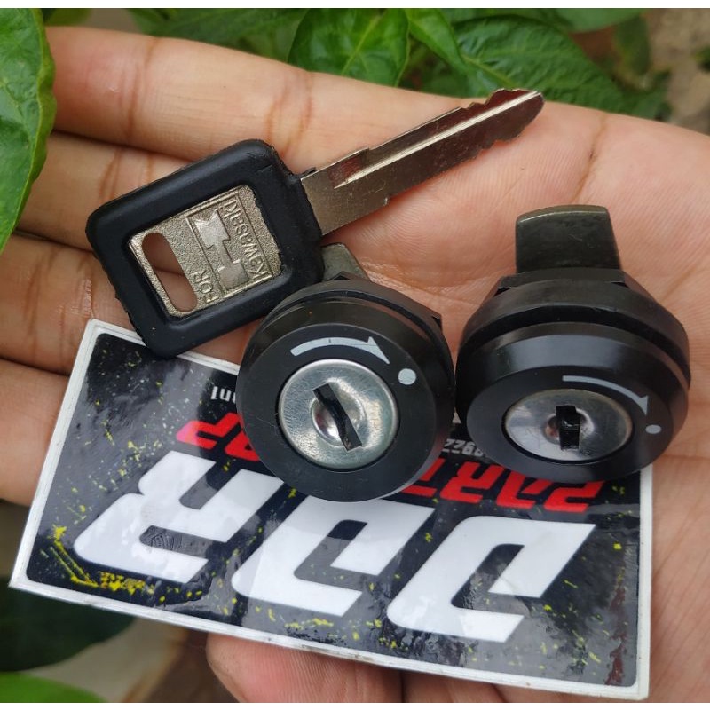 Cover body tengah ninja r kunci bodi tengah original copotan