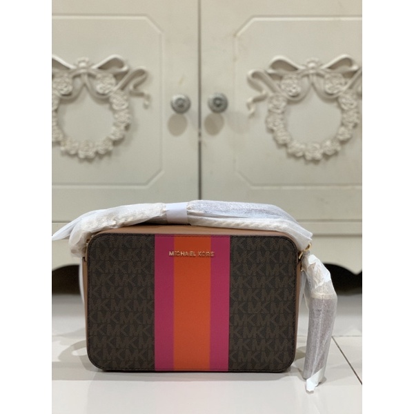 MICHAEL KORS JET SET MD CAMERA BAG ELECTRIC PINK ORIGINAL NEW WITH PRICE TAG