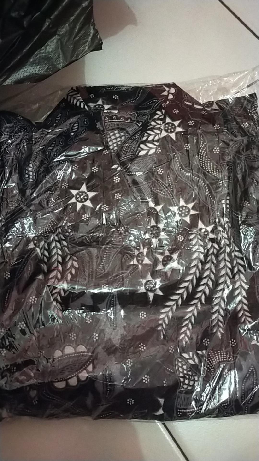 Kemeja Batik Pria Motif Manggar Abu-abu.