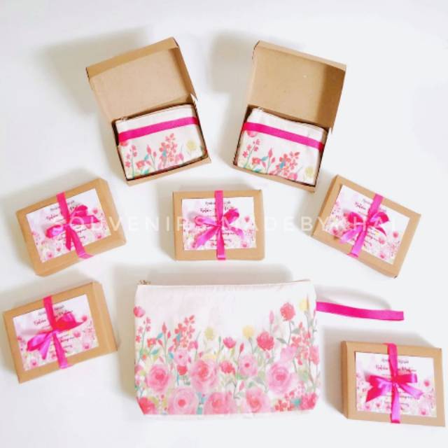 

Zipper Pouch Cantik Print Warna untuk Gift atau Souvenir. Size 18x12x3cm