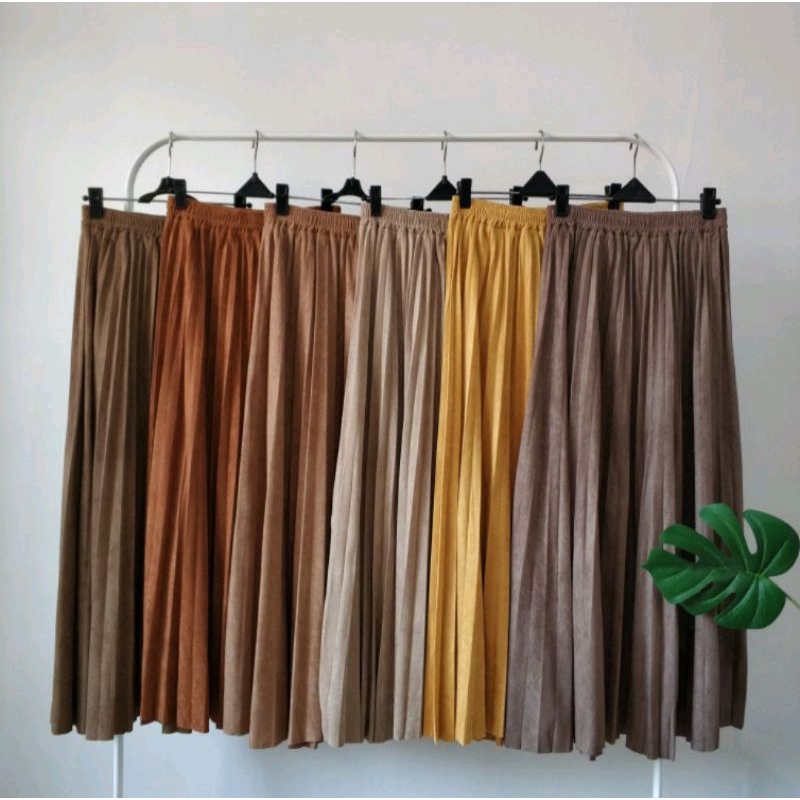 Rok prisket suede LONDON GIRL import panjang 80cm &amp; 95cm | rok prisket suede hitam coksu brown | rok suede import | rok suede premium | rok susun hitam | rok susun premium | rok susun sekat import