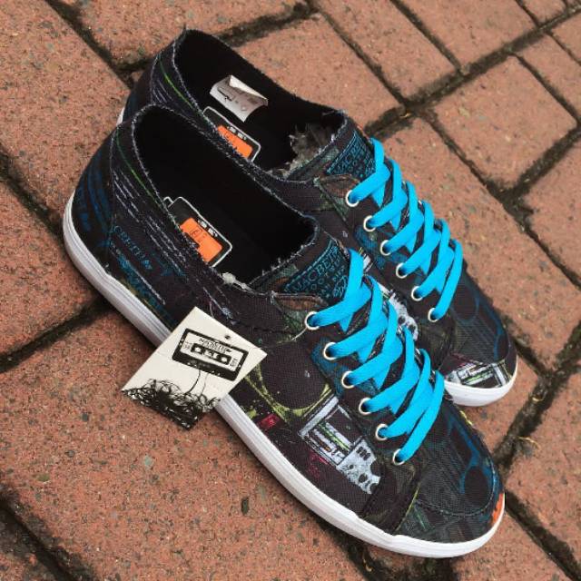 Macbeth adams black boombox- Macbeth adams boombox- Macbeth Eliot boombox- Macbeth London boombox