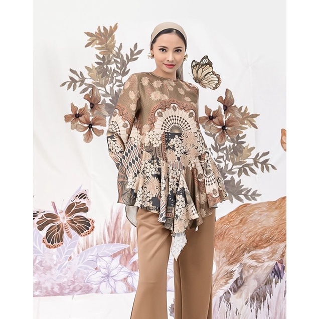 preloved kyra blouse color blue de chauffe size S by wearing klamby