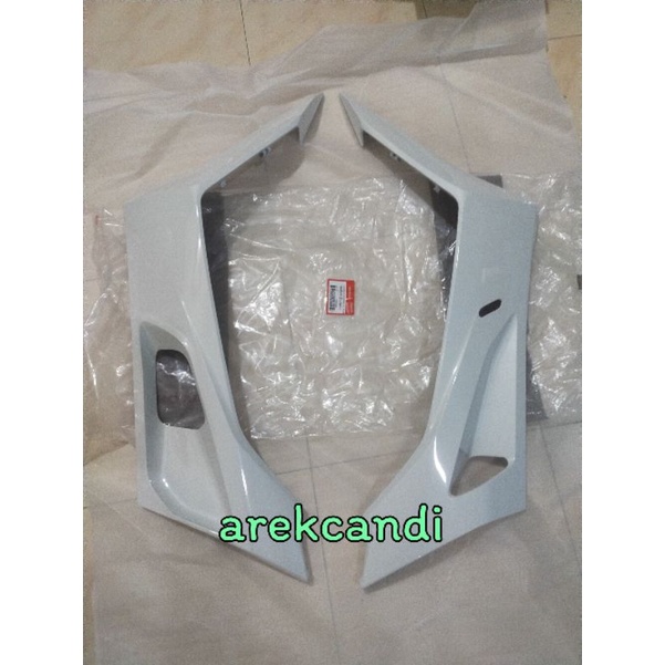 cover body dek bawah lantai pijakan samping PCX 160 pcx160 putih ori ahm