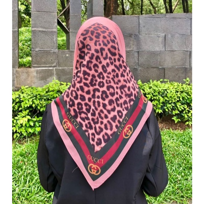SEGIEMPAT BELLA MOTIF BRANDED GUCCI MACAN LORENG BY SAFARAH HIJAB