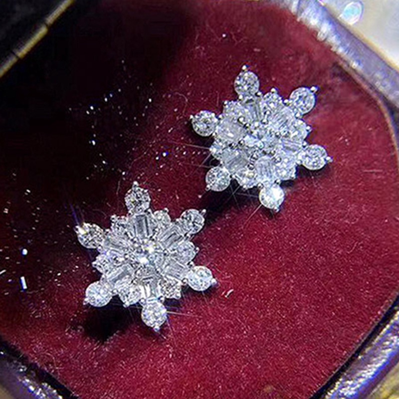 Anting Stud Desain Snowflake Aksen Kristal Untuk Wanita