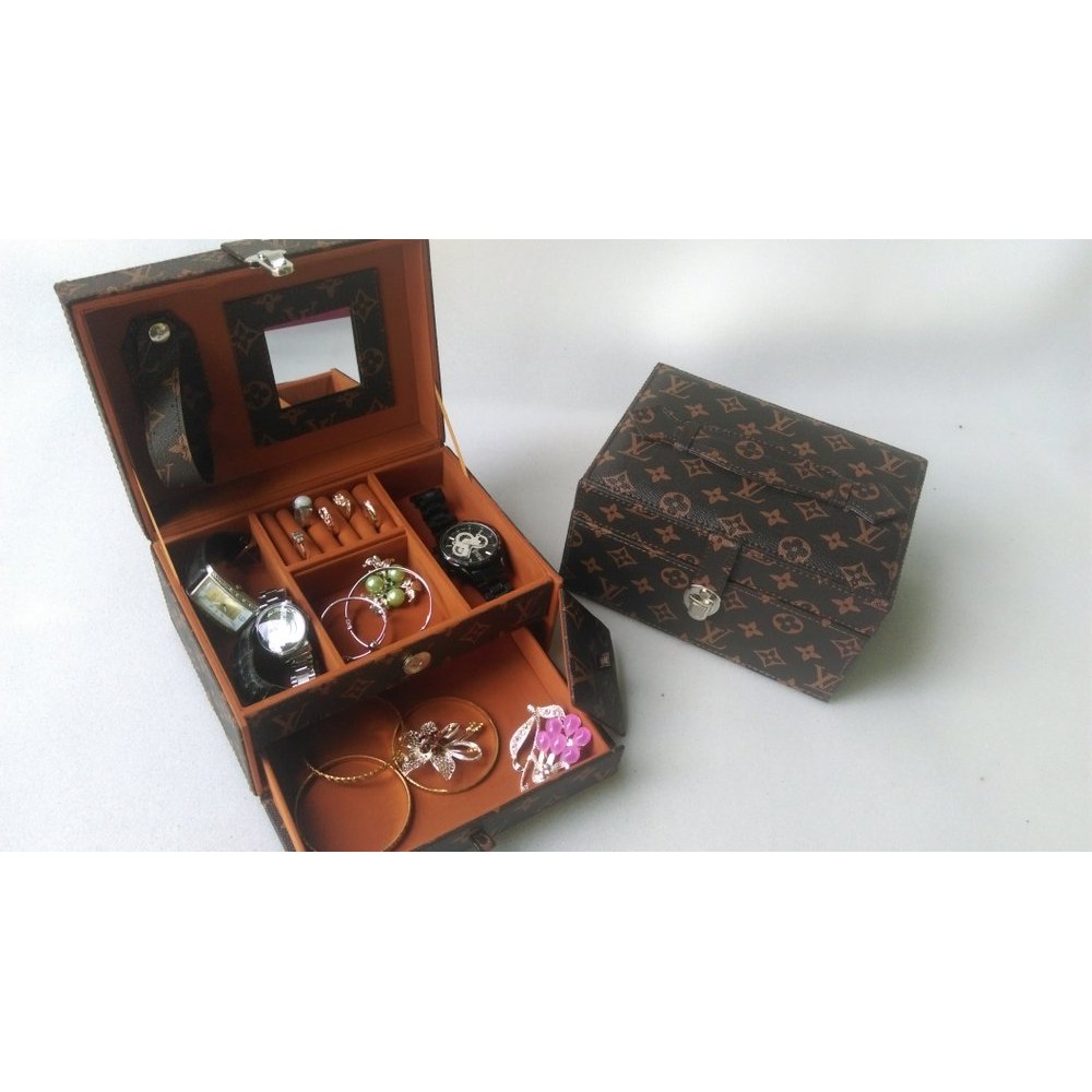 

JEWELERY BOX LV MONO COKLAT Terbaik