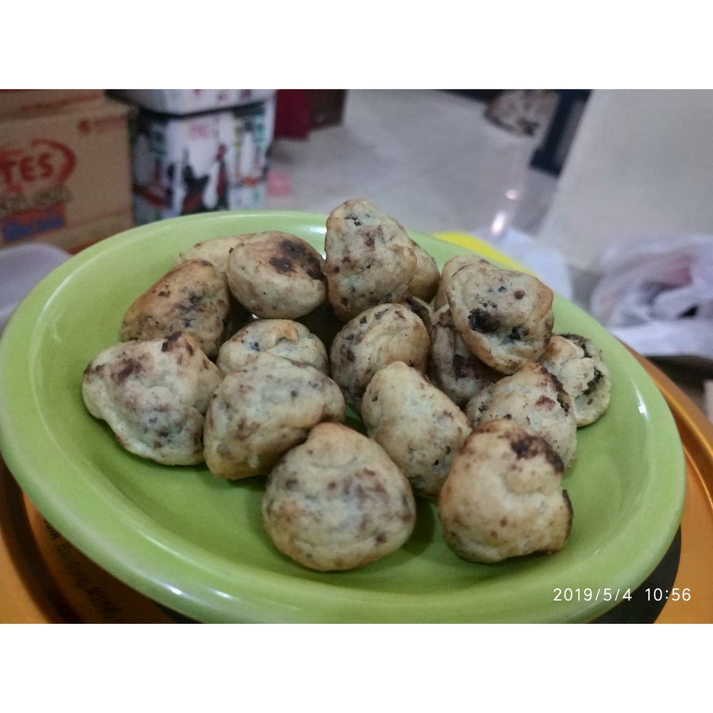

Soes Mini coklat Merk G&G per 100g