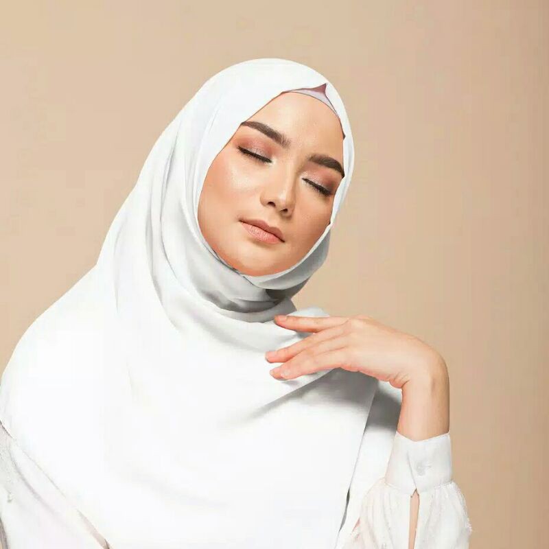 HIJAB SEGIEMPAT POLOS MURAH ELZATTA - KEISHA SADIA - ELZATTA