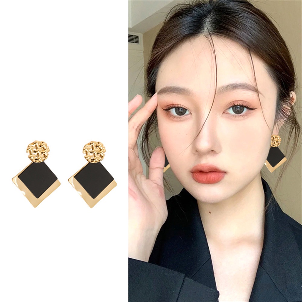 【COD Tangding】Anting Stud Bentuk Persegi Warna Hitam Gaya Retro Untuk Wanita