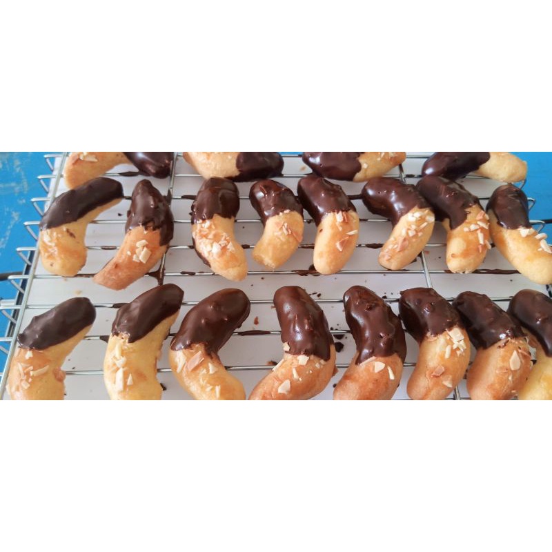 

WomanBakery