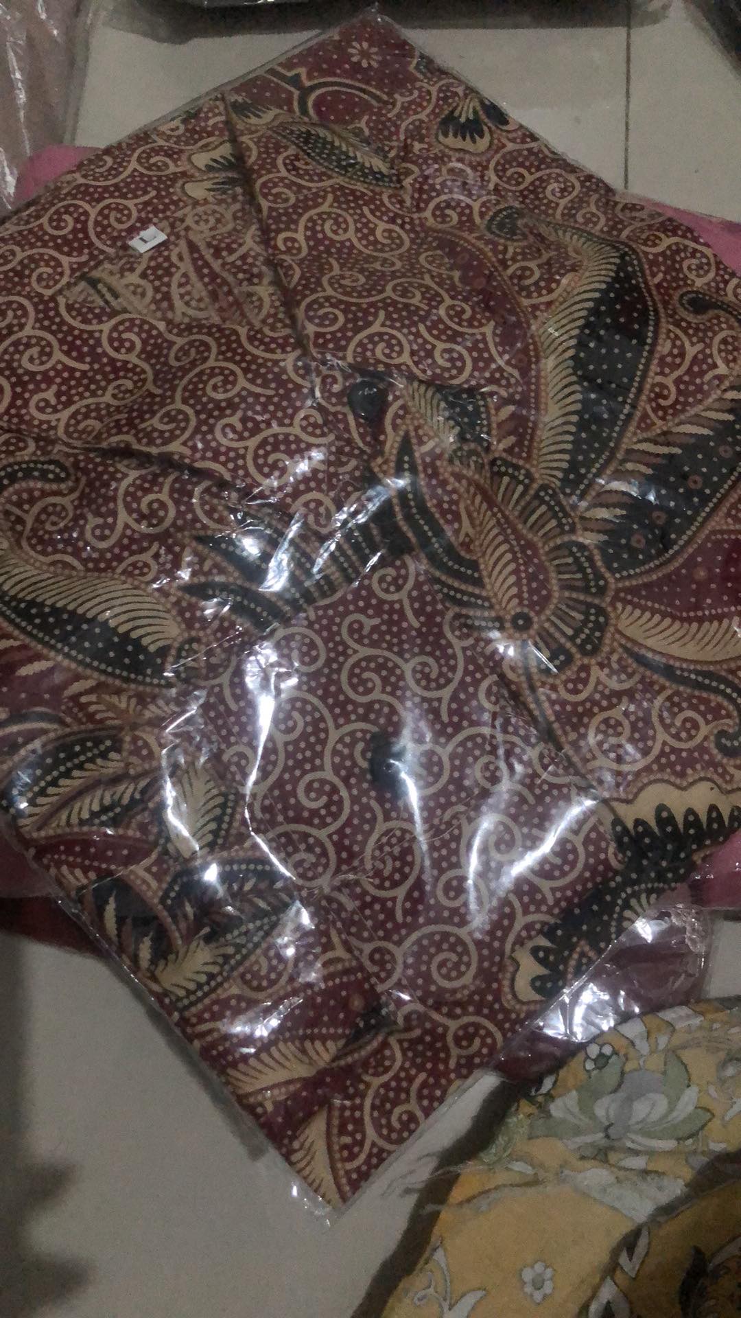 Kemeja Batik Pria Lengan Panjang Motif Tanahan Merah