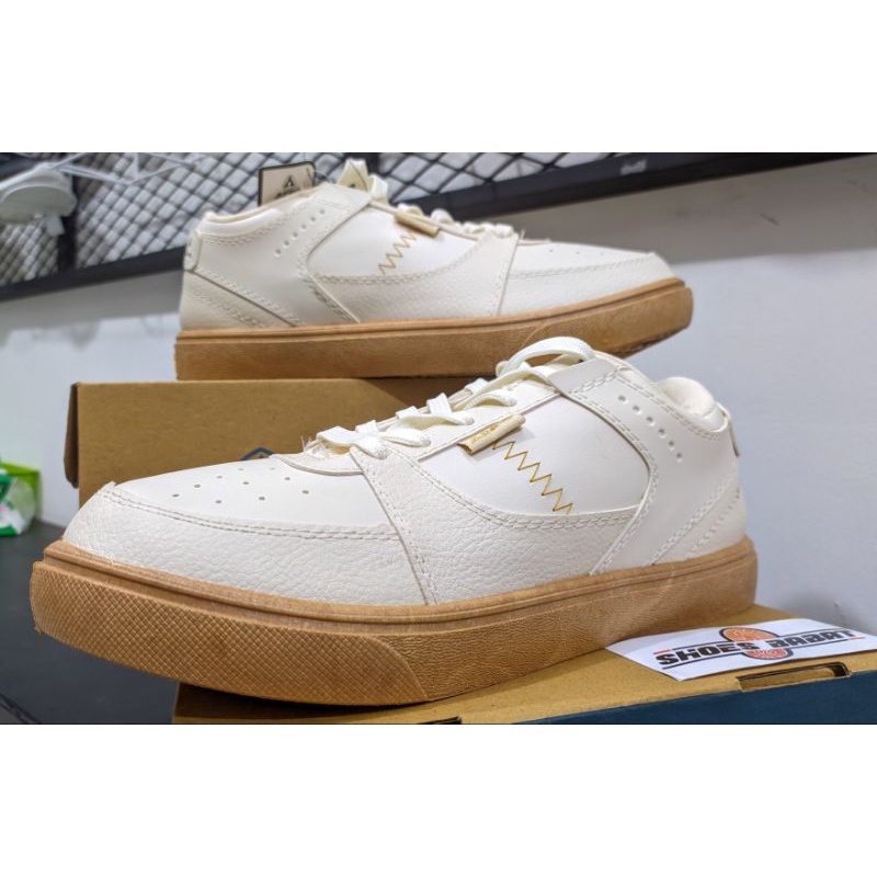 Aerostreet Hoops Low Gum Off White- Sepatu Sneakers