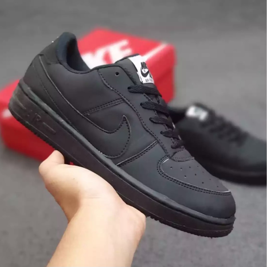 nike black sneaker