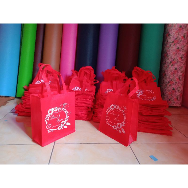 

Goodiebag 30x7x20 muat brownis, bolu gulung