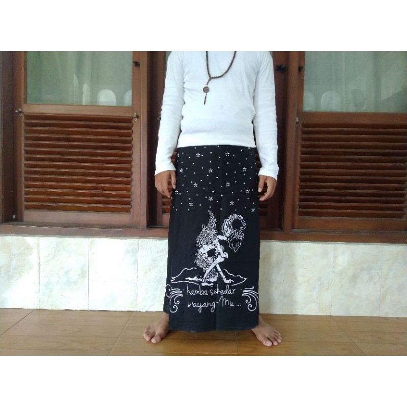 sarung wayang hitam