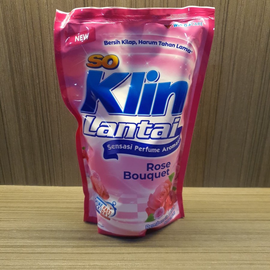 So Klin Lantai Sensasi Perfume Aromatic Rose Bouquet Wings Care 780 Ml