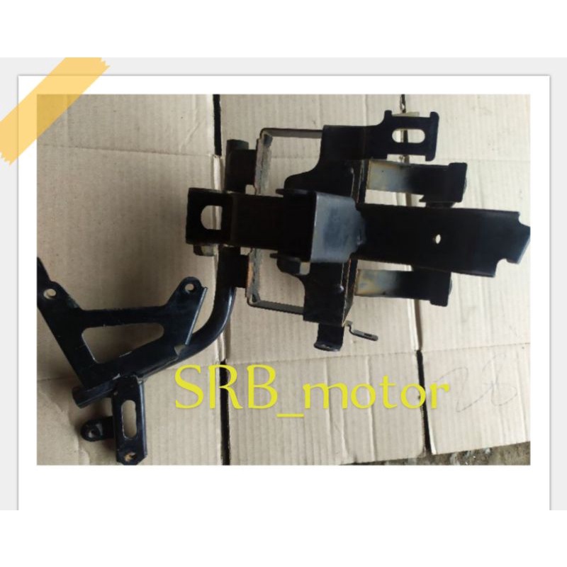 briket bracket dudukan aki acuu Vario 125 old original