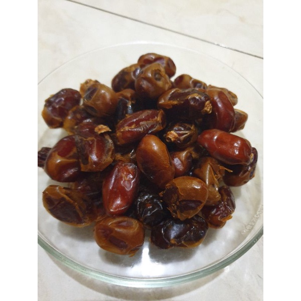 

Kurma Khalas Premium Saad 1kg / Oleh Oleh Haji Umroh Termurah