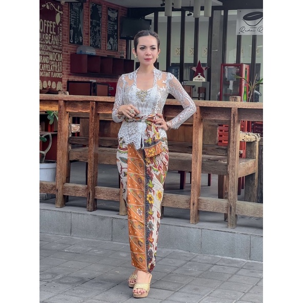 Kamen silk crep set selendang original by Djuwita Kebaya