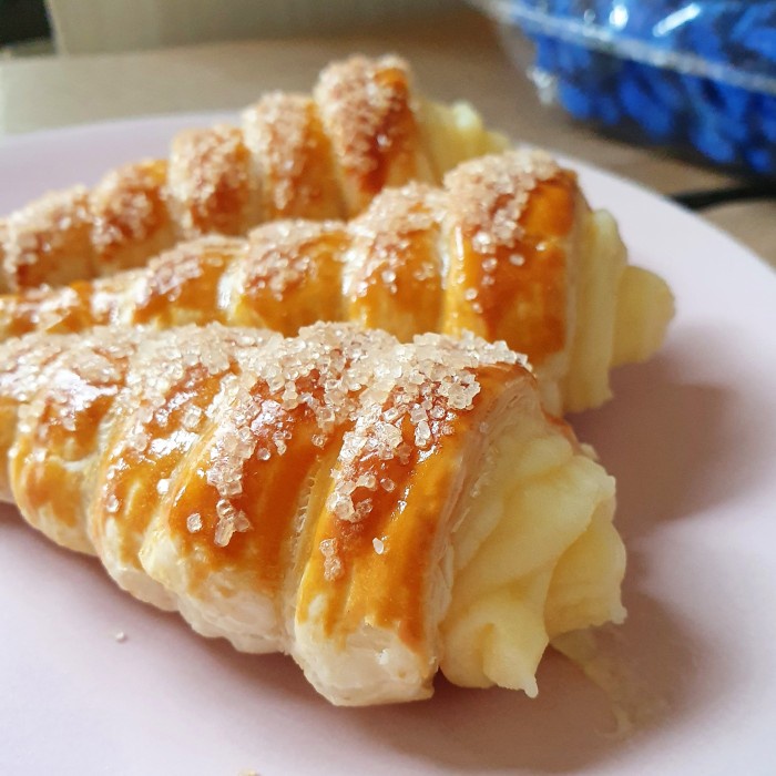 

ORIGINAL MURAH Puff pastry Siput isi Fla Vanilla 6pcs