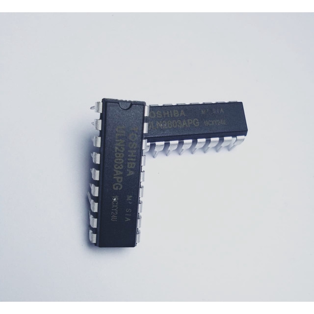 [ICS-9006] ULN2803 ULN2803APG DIP-18 8 CHANNEL DARLINGTON DRIVER AE01