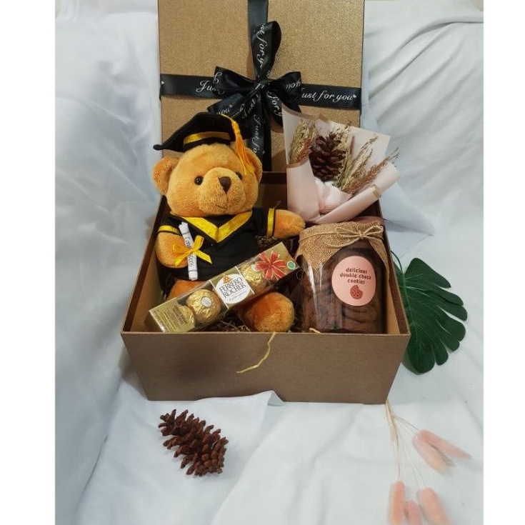 

SPECIAL GRADUATION HAMPERS, PARCEL, GIFT BOX , KADO ISTIMEWA KELULUSAN/KENAIKAN KELAS/TINGKAT